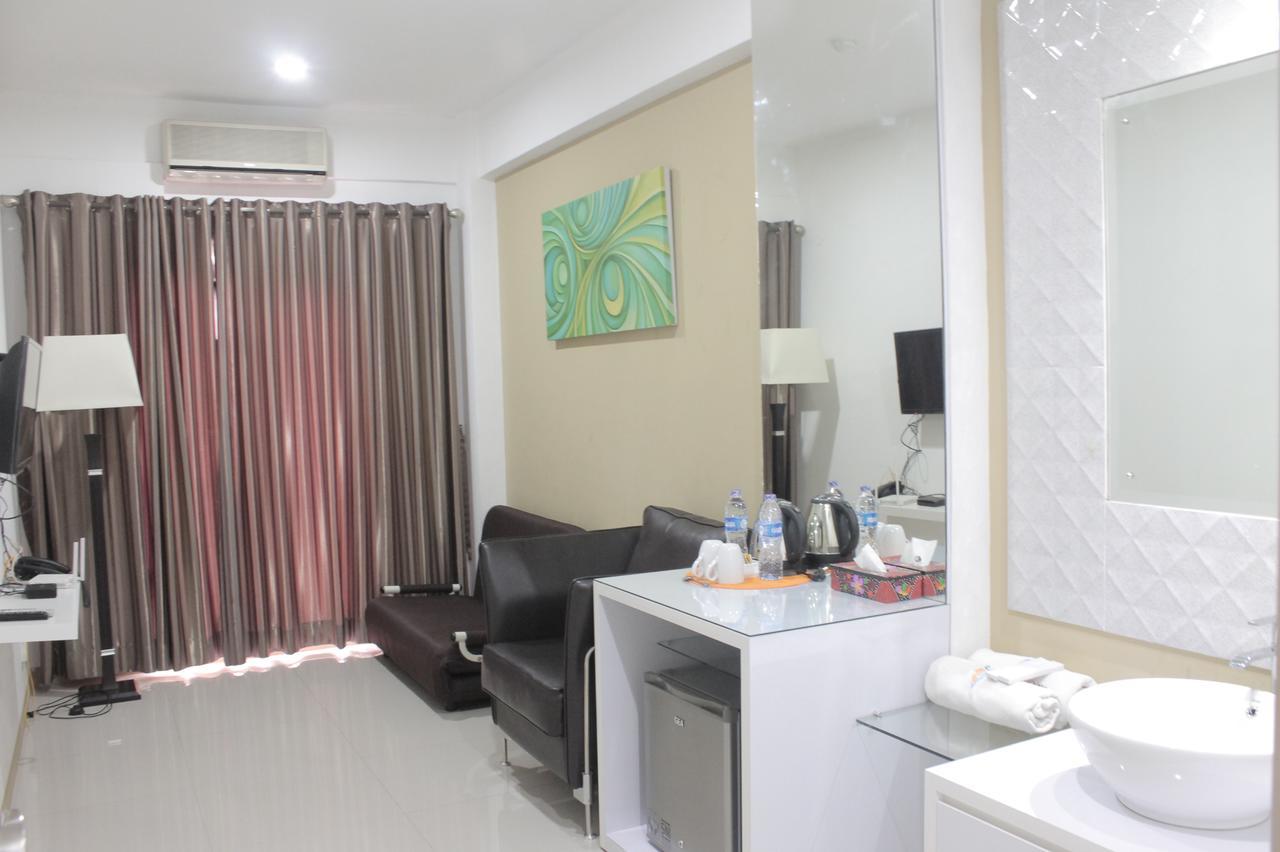 Myrooms Bekasi Exteriör bild