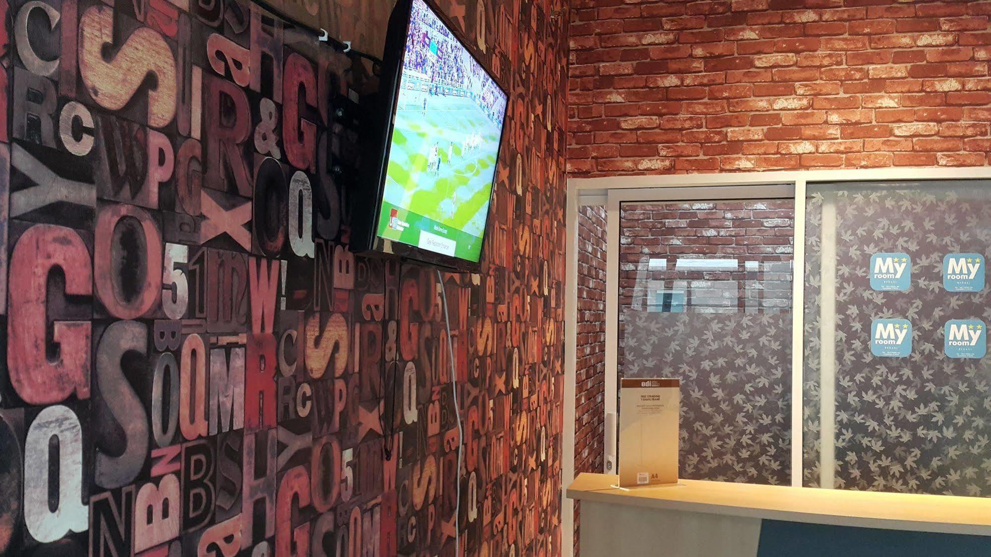 Myrooms Bekasi Exteriör bild