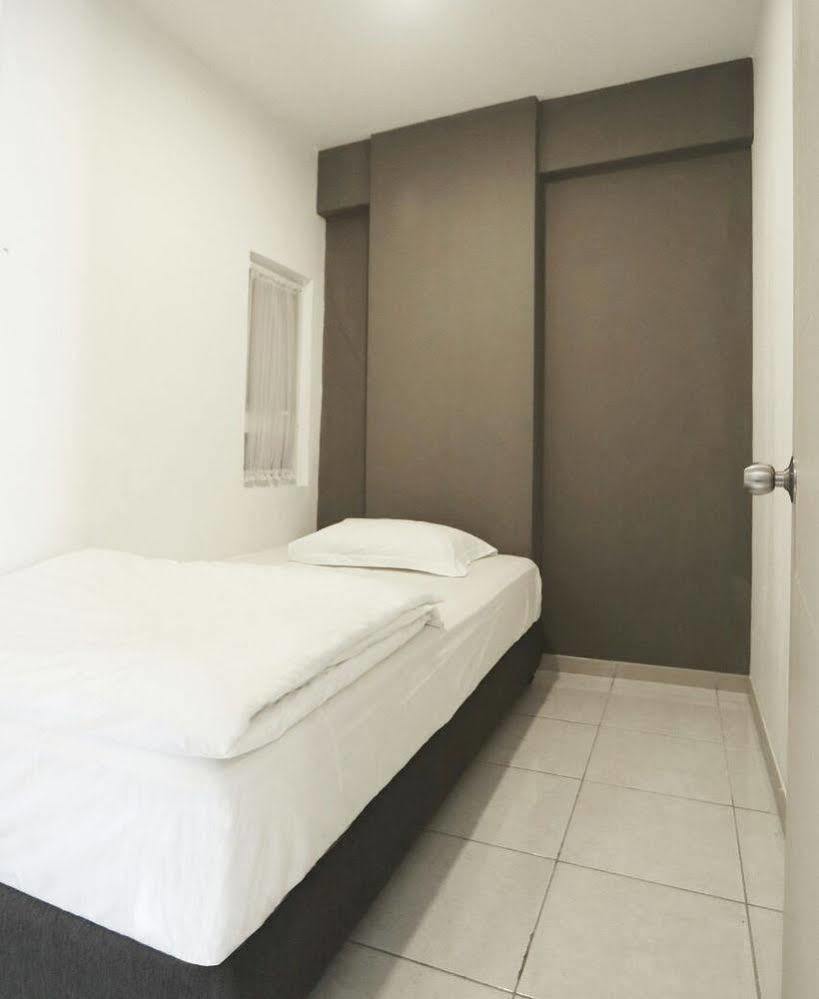 Myrooms Bekasi Exteriör bild