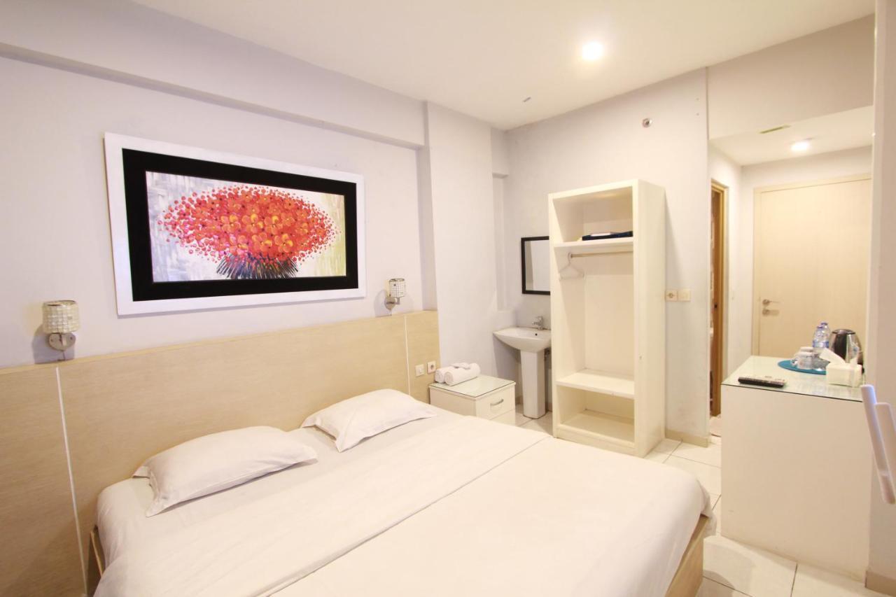 Myrooms Bekasi Exteriör bild