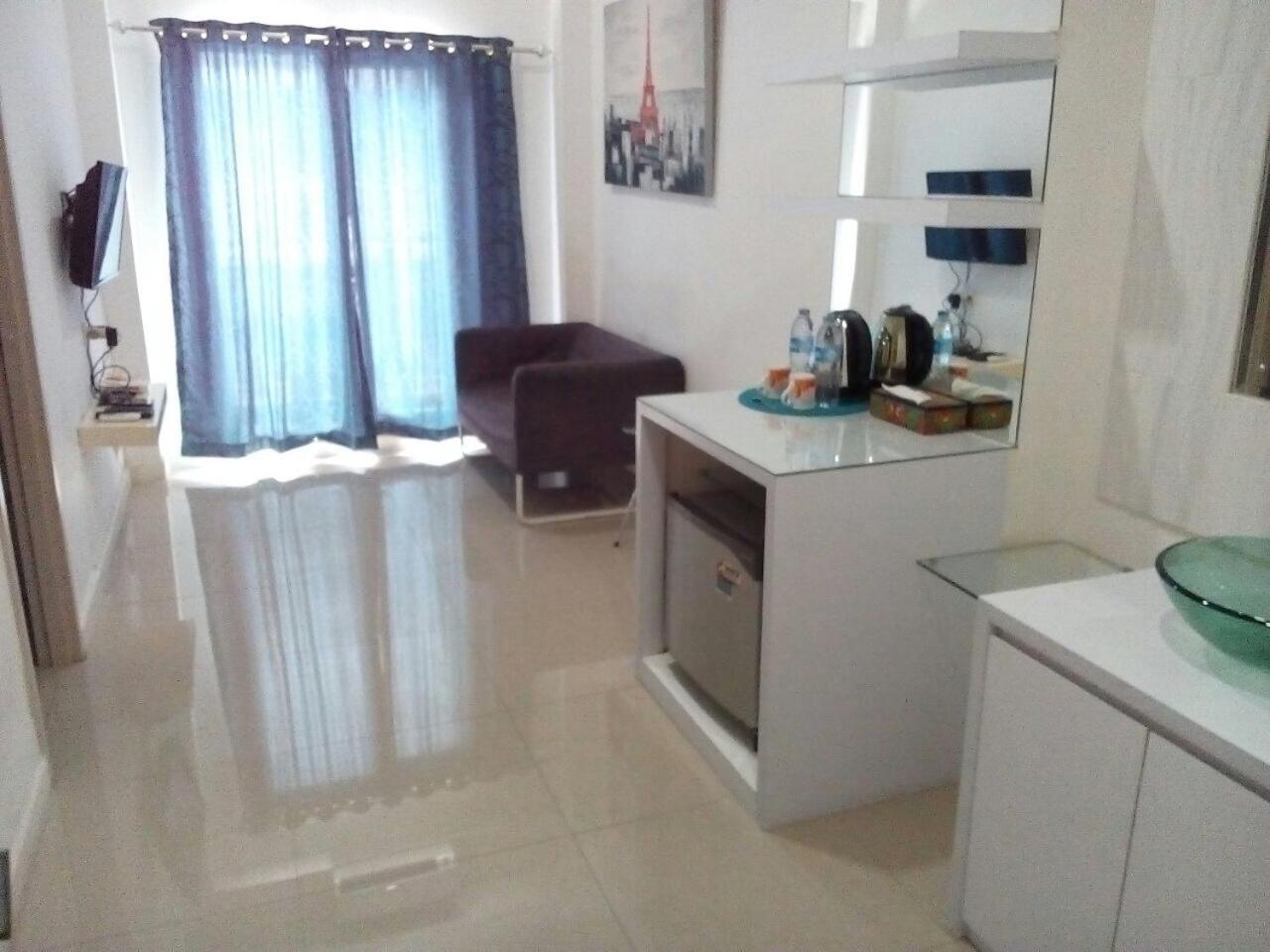 Myrooms Bekasi Exteriör bild
