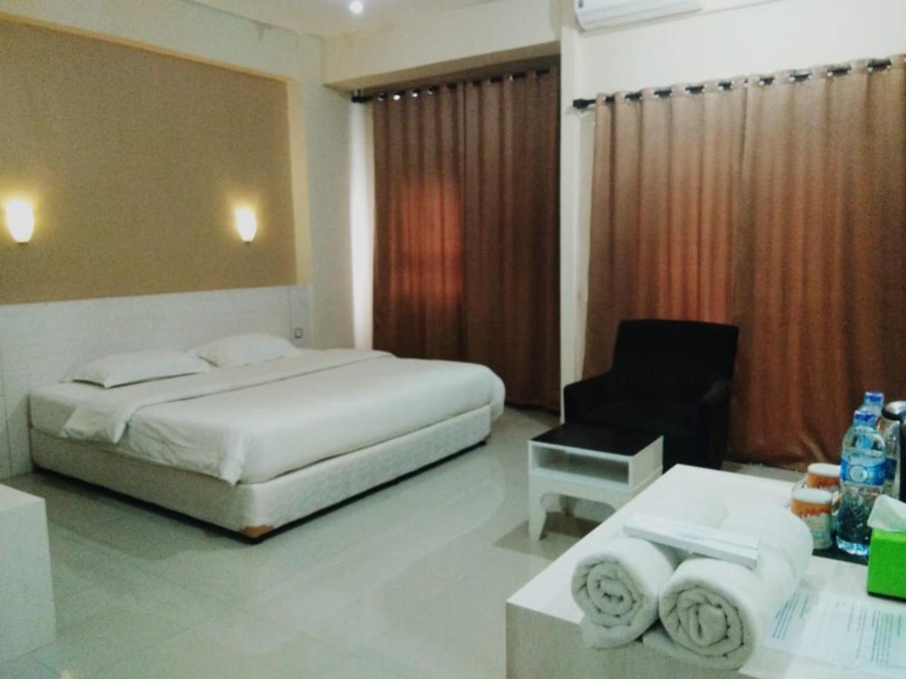 Myrooms Bekasi Exteriör bild
