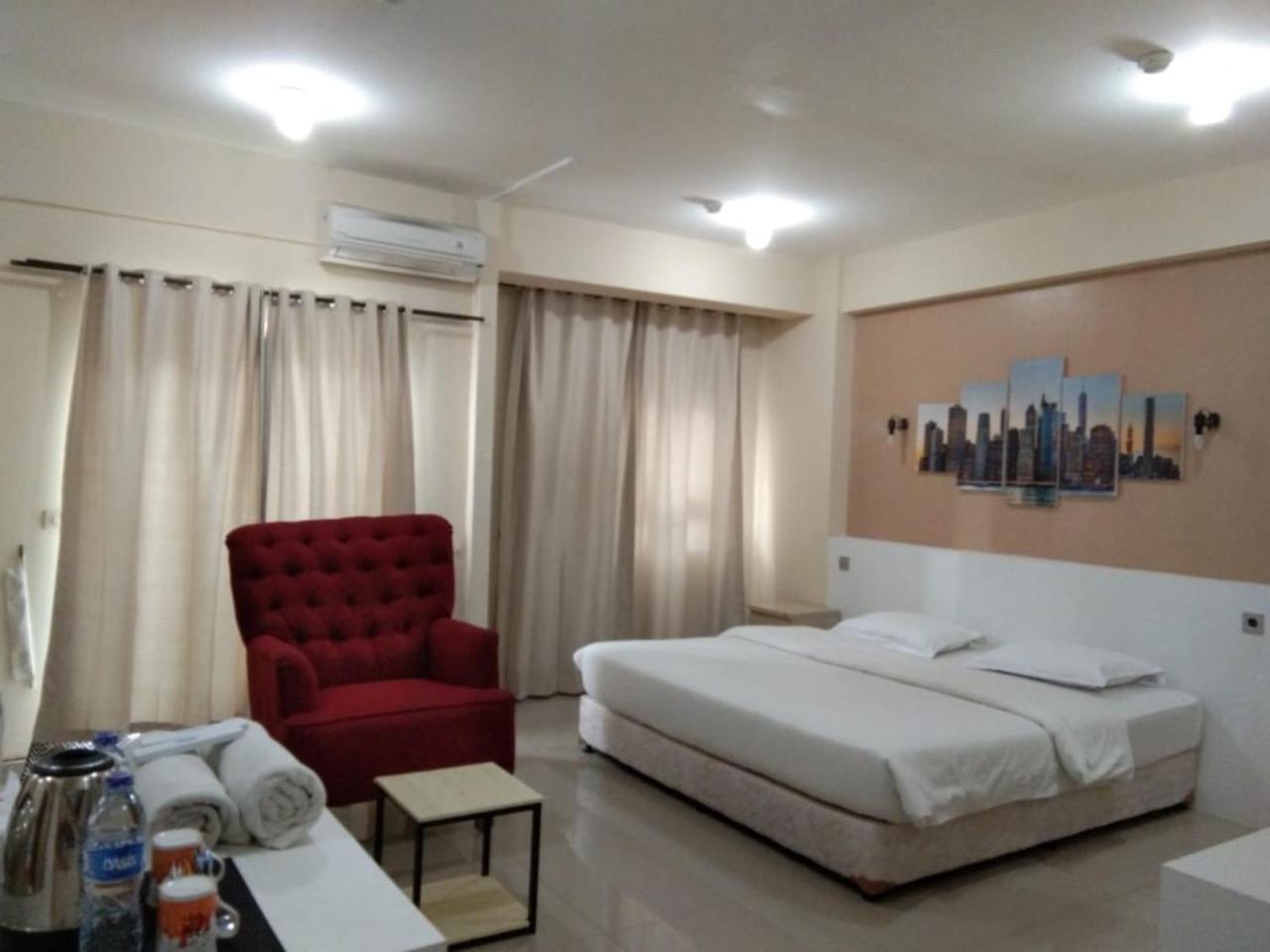 Myrooms Bekasi Exteriör bild